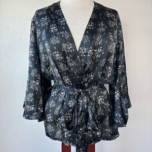 NWT Wild Pearl Women’s Tie Top